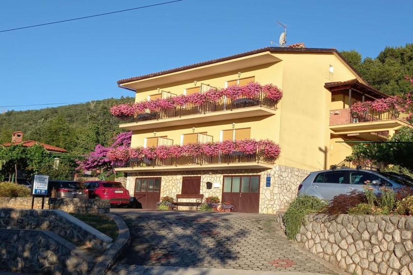 Scenic Retreat Rooms and Family Apartments - One Bedroom Apartment with Terrace - foto 11