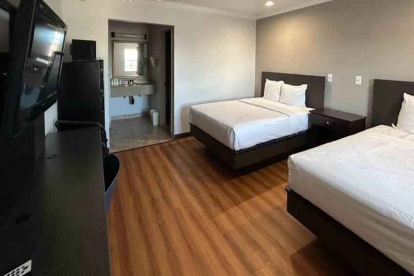 2 Full Beds  Non-Smoking Micfridge - foto 2