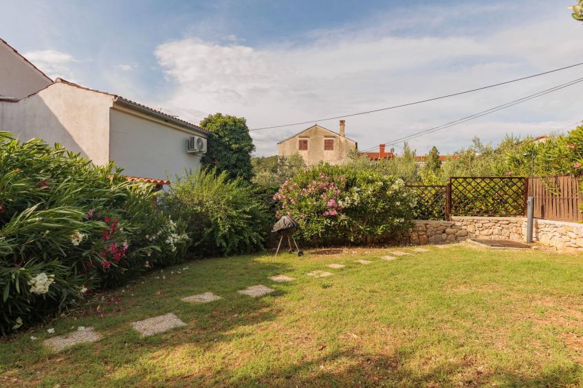 Traditionelles Steinhaus am Meer in Preko - foto 32