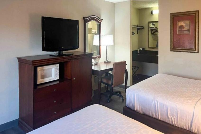 2 Queen Beds  Non-Smoking Micfridge - foto 9