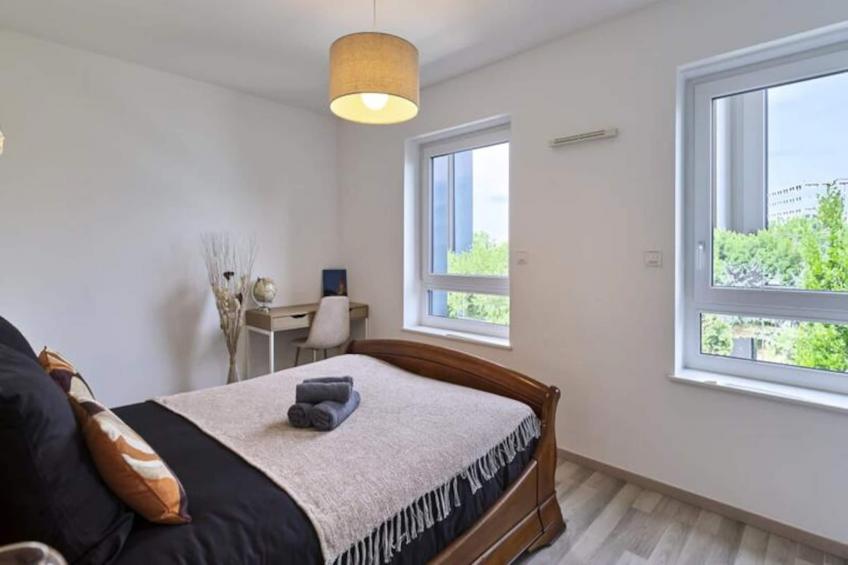 Dans Les étoiles - 2 Chambres Proche Centre Ville Avec Parking Inclus - foto 11