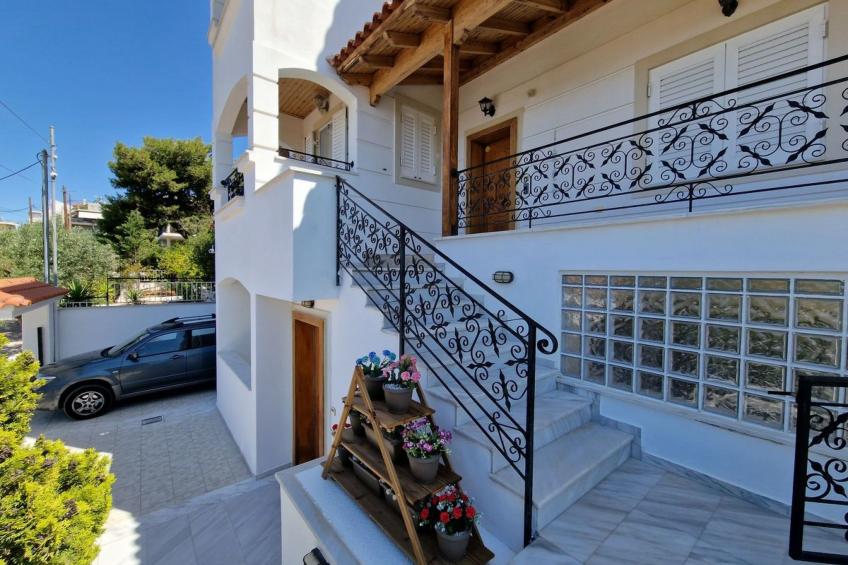 Vollständig umschlossene und großzügig angelegte dreistöckige Ferienvilla mit f - foto 43