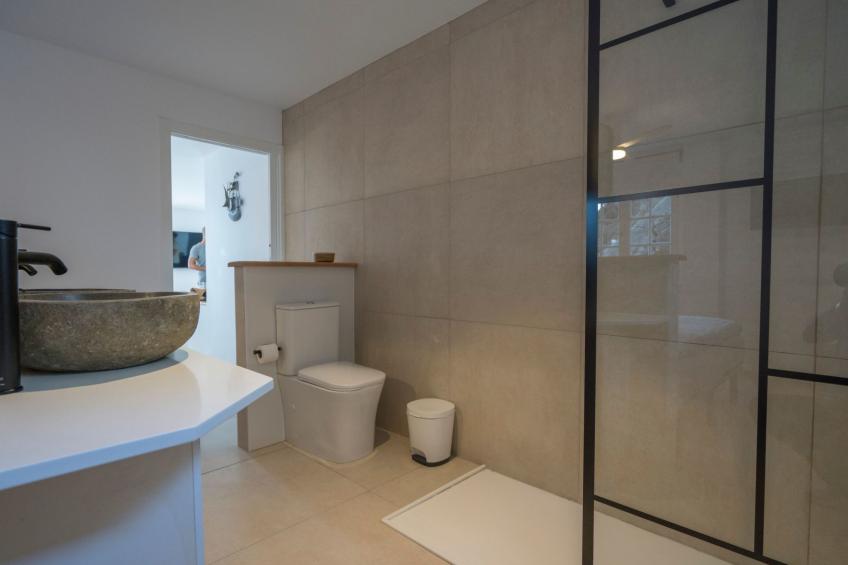 Helle Wohnung mit atemberaubender Aussicht auf das Meer und den Strand - foto 29