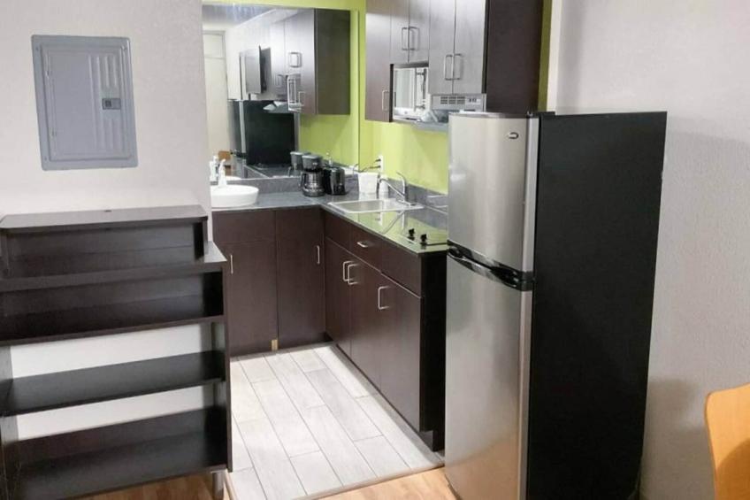 1 King Bed  Mobil Access Tub Nsmk Kitchen - foto 10