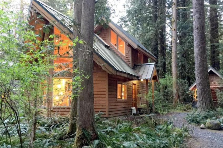 Gemütliche Zedernhütte mit Whirlpool