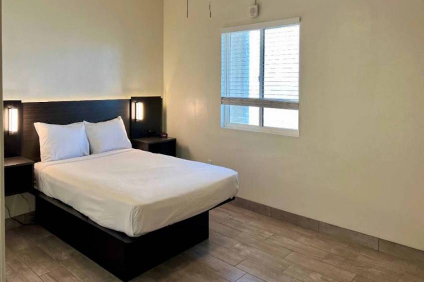 1 Queen Bed  Suite Non-Smoking Kitchen - foto 23