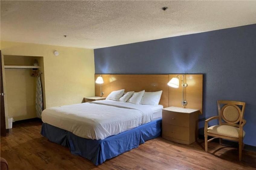1 King Bed  Non-Smoking - foto 16
