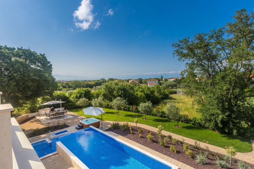 Schöne Villa in einer ruhigen Umgebung mit Pool - foto 11