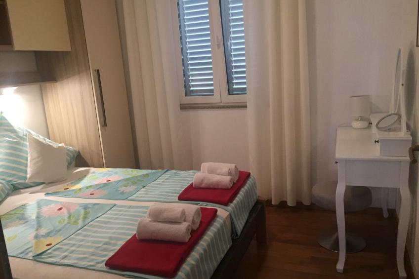 Modernes Ferienhaus in Dobropoljana mit Terrasse, Garten und Grill - foto 16