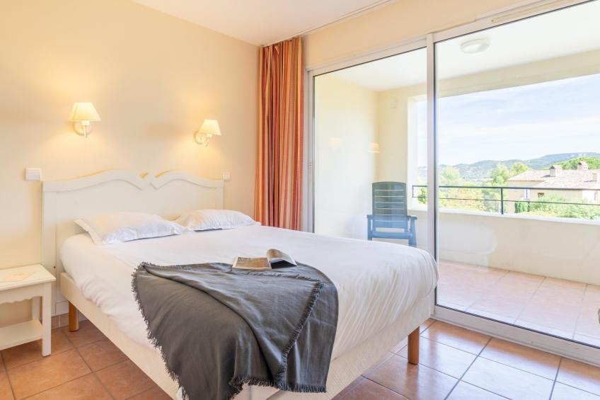 Pierre & Vacances Village Pont Royal en Provence Apartment 6 people - 1 bedroom + 1 sleeping alcove - Balcony or terrace - foto 3