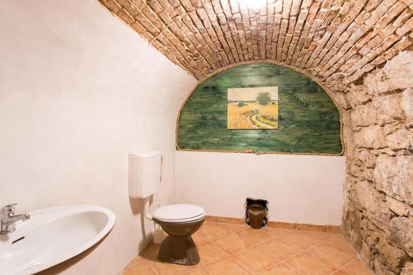 Haus mit modernem Interieur und einer alten Taverne - foto 28