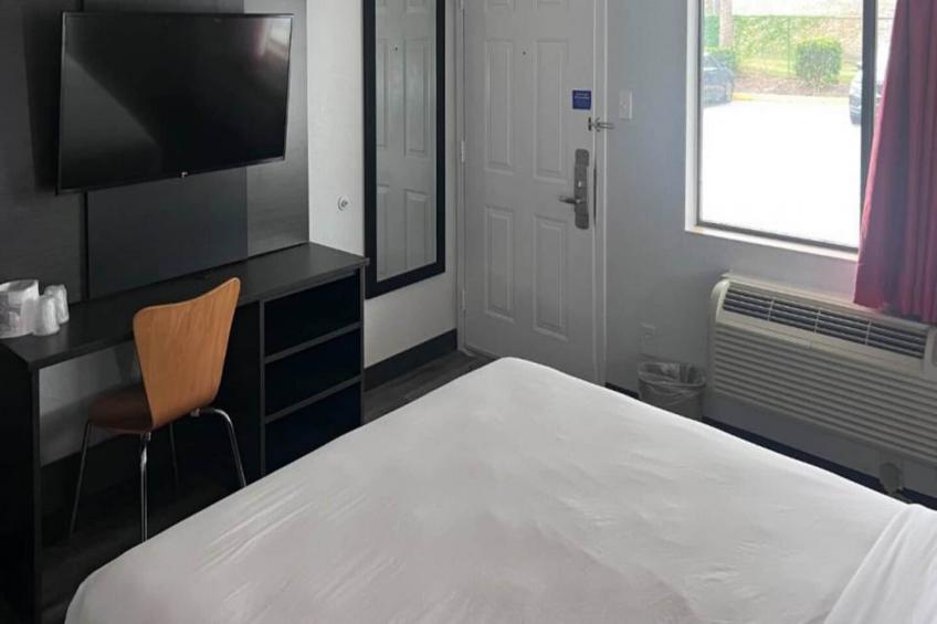 1 Queen Bed  Micfridge - foto 20