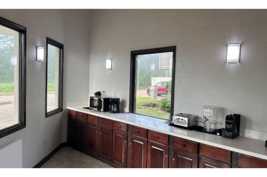 1 King Bed | Hearing Accessible, Kitchen - foto 11