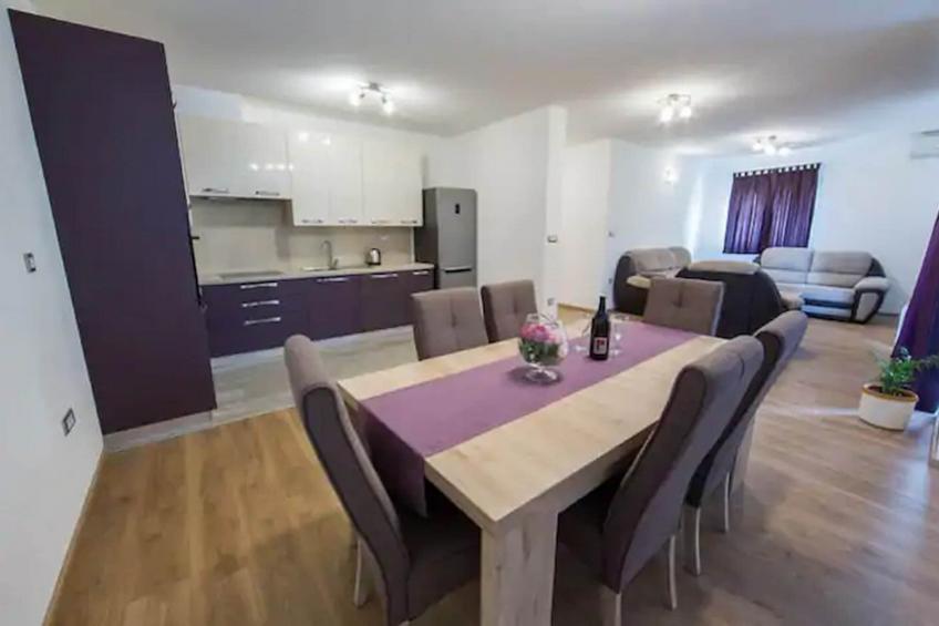 Holiday Home J&D No.2-Nine Bedroom House with Pool - foto 7