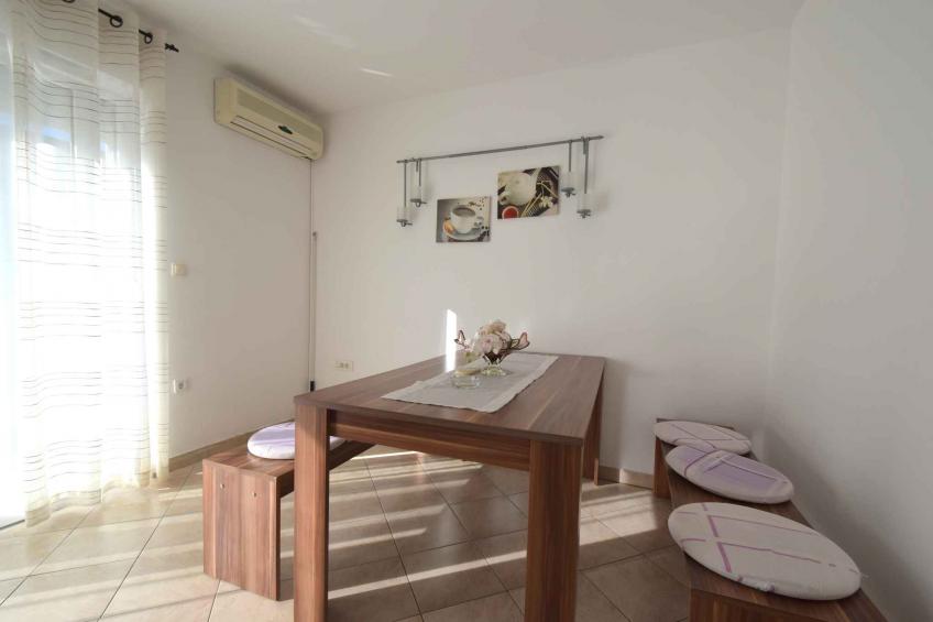 Vakantiewoning met balkon en twee slaapkamers - VW-6FNC8 - foto 4