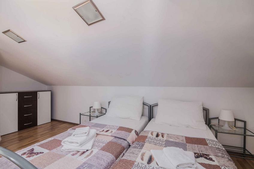 Vakantiewoning in het centrum van Njivice - BF-RR6CY - foto 13