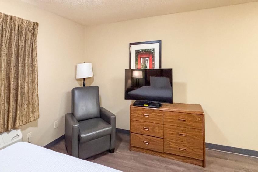 1 Queen Bed | Mob Acc Tub Ste Nsmk Sb Micfri - foto 21