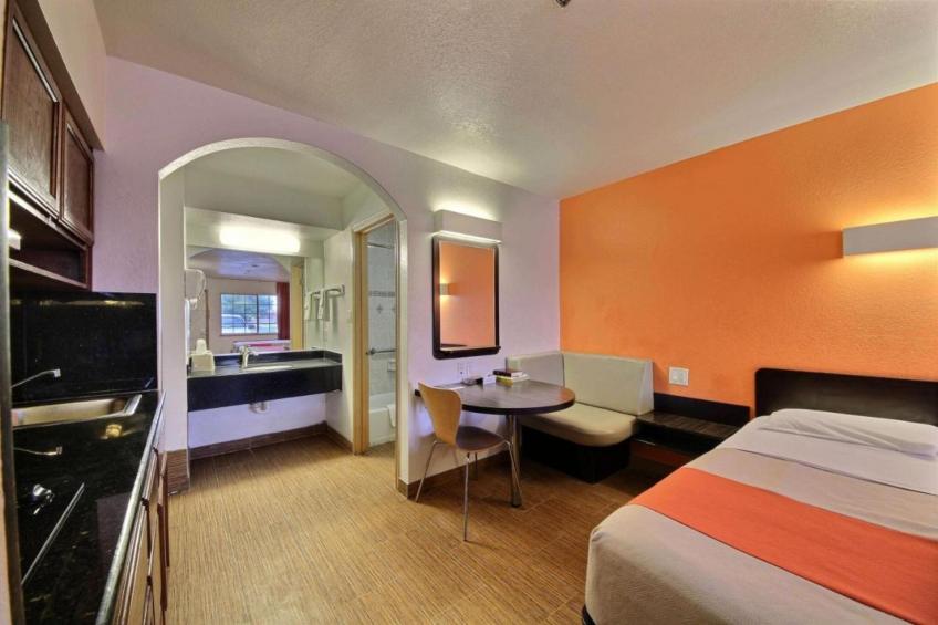 1 King Bed  Smoking - foto 6