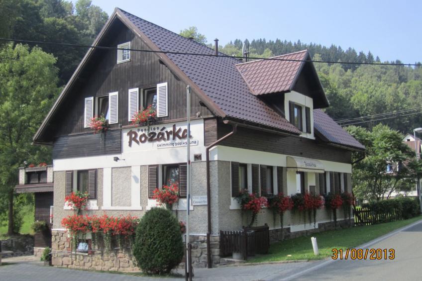 mit solarbeheiztem Außenpool und Sauna