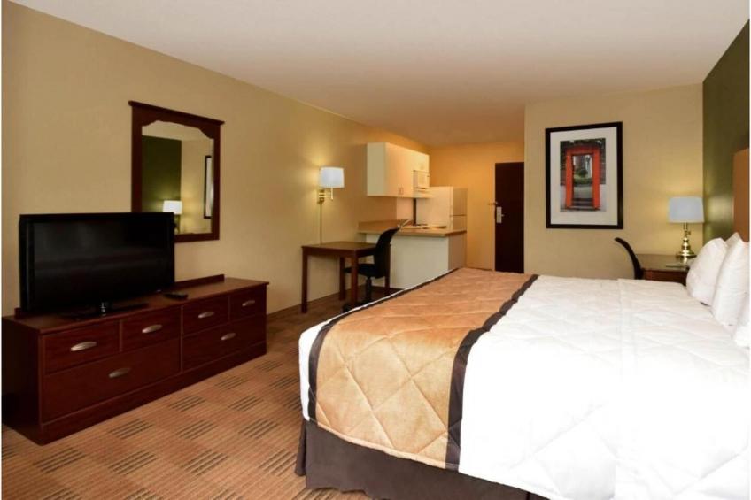 1 Queen Bed  Non-Smoking Kitchen - foto 15