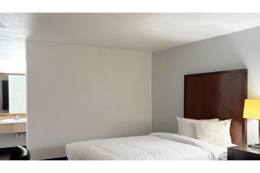 1 King Bed  Non-Smoking Micfridge - foto 3