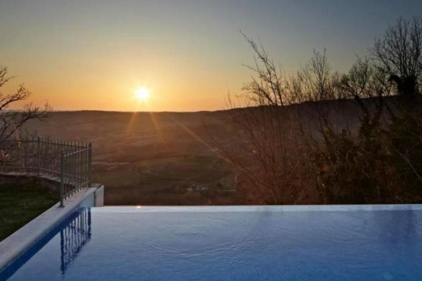 in Kostanjica mit Grill, Terrasse und Garten - foto 3