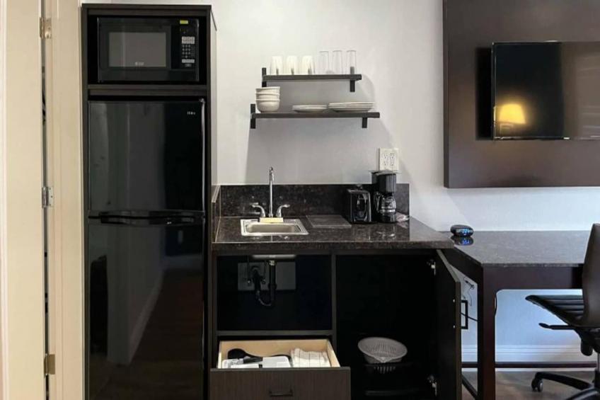 2 Queen Beds  Non-Smoking Kitchen - foto 3