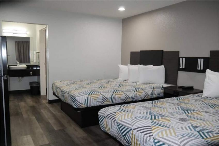 2 Queen Beds  Non-Smoking Kitchen - foto 24