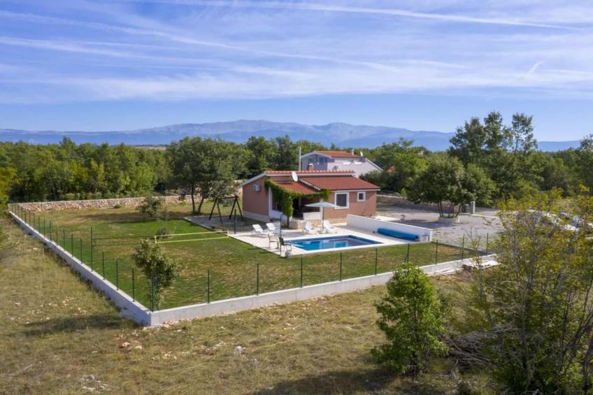 Tranquil Holiday Home with Pool, Garden, and Playground in a Peaceful Countryside Setting - Three Bedroom Holiday Home - foto 30
