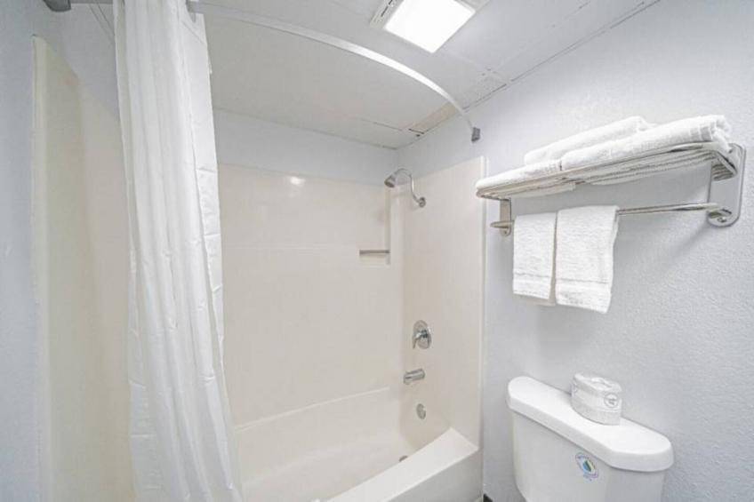 2 Queen Beds  Non-Smoking Kitchen - foto 23
