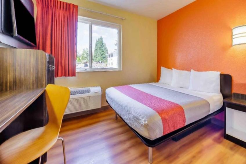 1 Full Bed  Mobility Access RI Shwr Nsmk - foto 6