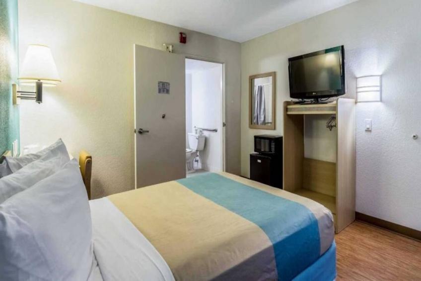 1 Full Bed  Mobility Access RI Shwr Nsmk - foto 5