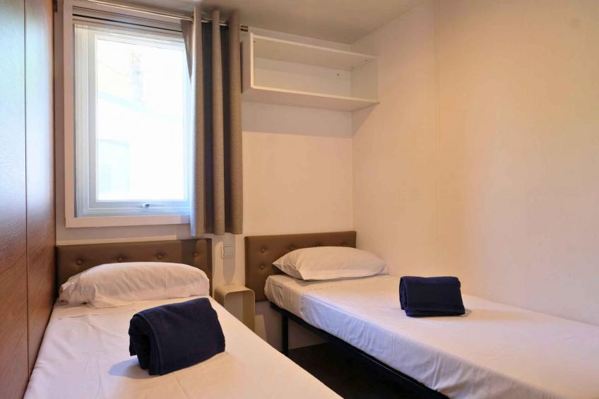 Stacaravan met terras, airconditioning en zwembad - VW-8MGNK - foto 16