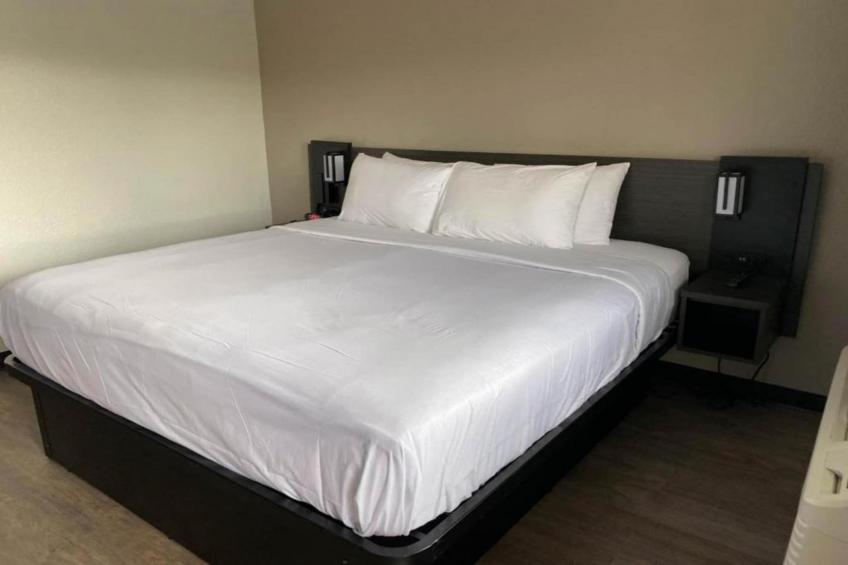 1 King Bed  Non-Smoking - foto 18