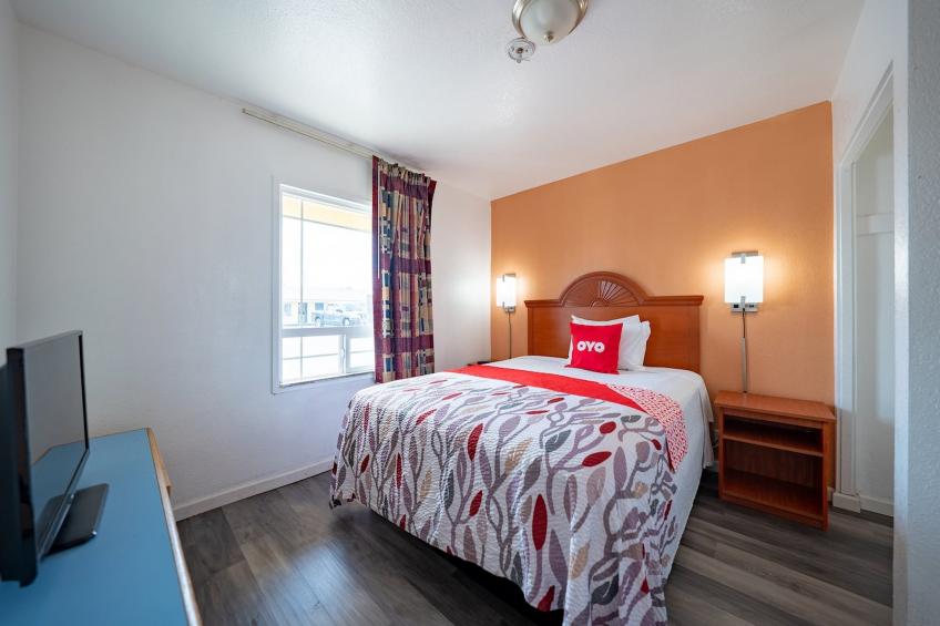 Premium Queen Bed with Kitchenette - foto 19
