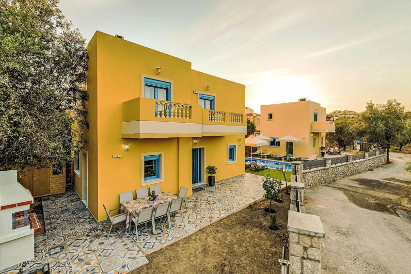 Retro Villas - Deluxe with Pool