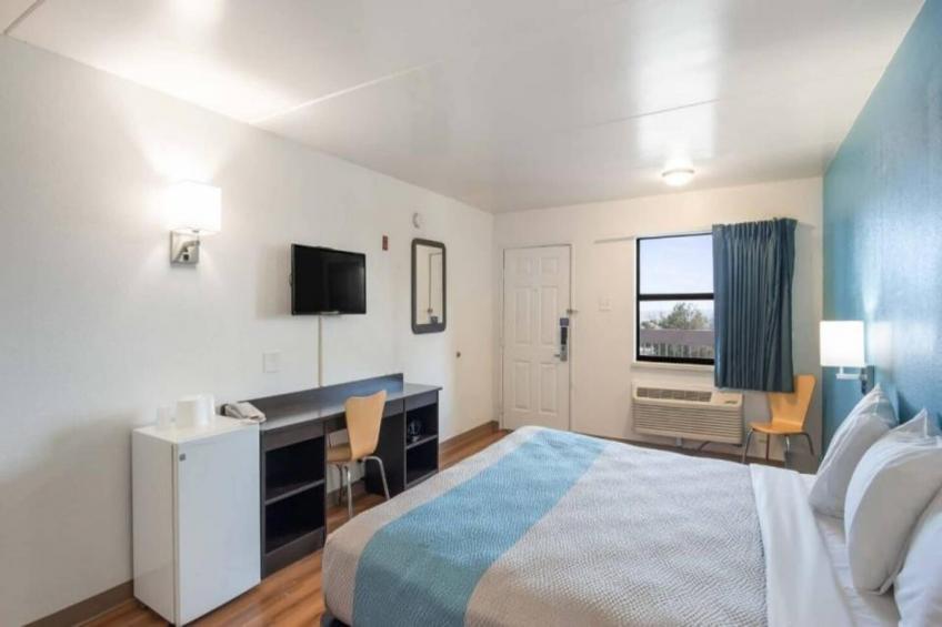 1 KING BED  NON-SMOKING MINI FRIDGE - foto 12