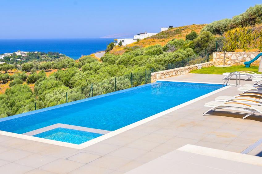 "Villa Kallia" mit Infinity-Pool