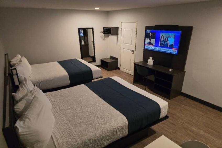 2 Queen Beds  Non-Smoking Mini Fridge - foto 10
