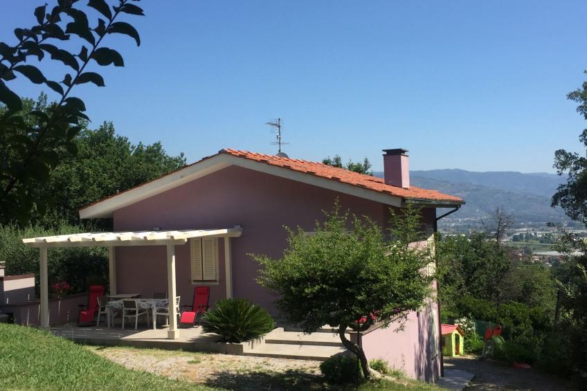 in Basetti mit Garten und Grill