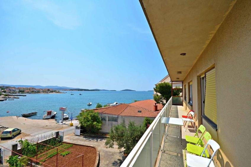 Holiday apartment with air conditioning - BF-HZCZ4