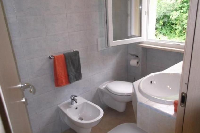 Villa zur alleinigen Nutzung mit 4 Wohnungen - foto 18