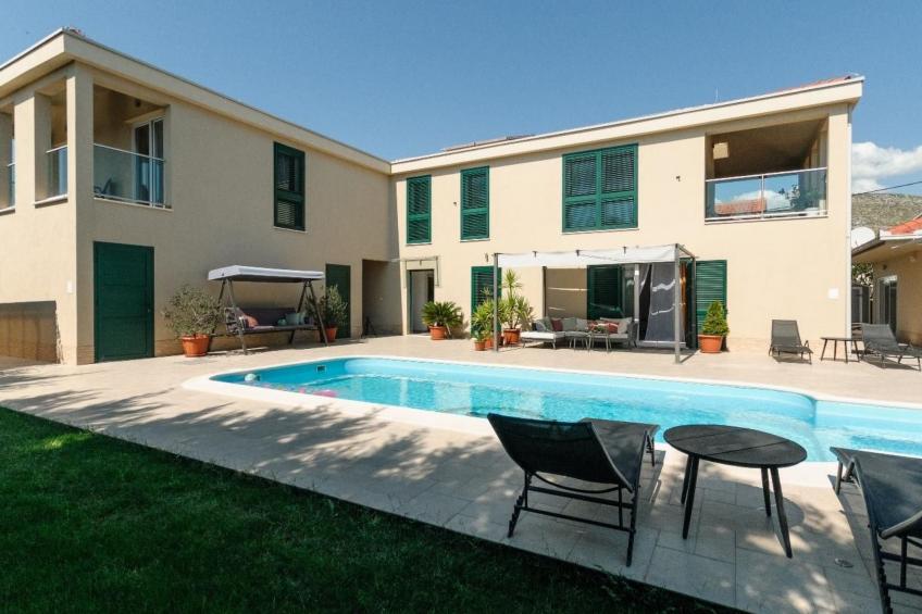 Villa Marta Trogir für 10 Personen in Plano