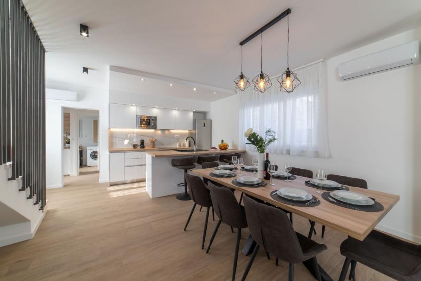 Luxury Kastela Villa with Heated Pool and Lounge Area - Four Bedroom Villa - foto 5