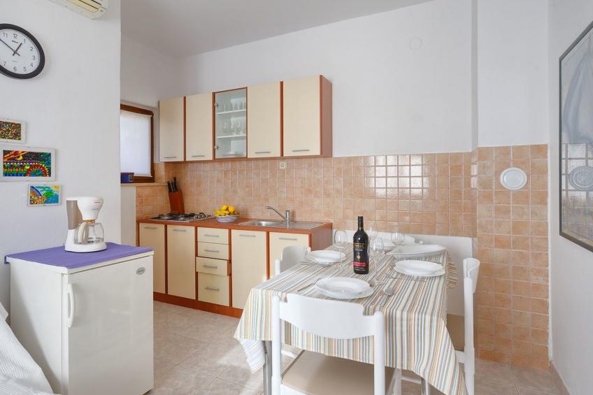 Helle Ferienwohnung in Vinkuran mit Garten, Grill und Terrasse - foto 13