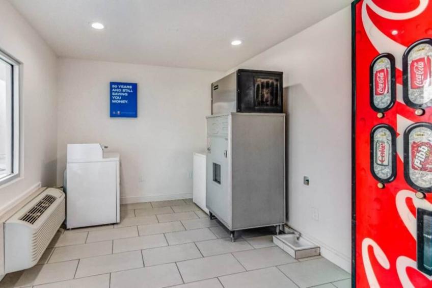 2 Full Beds  Non-Smoking Micfridge - foto 36