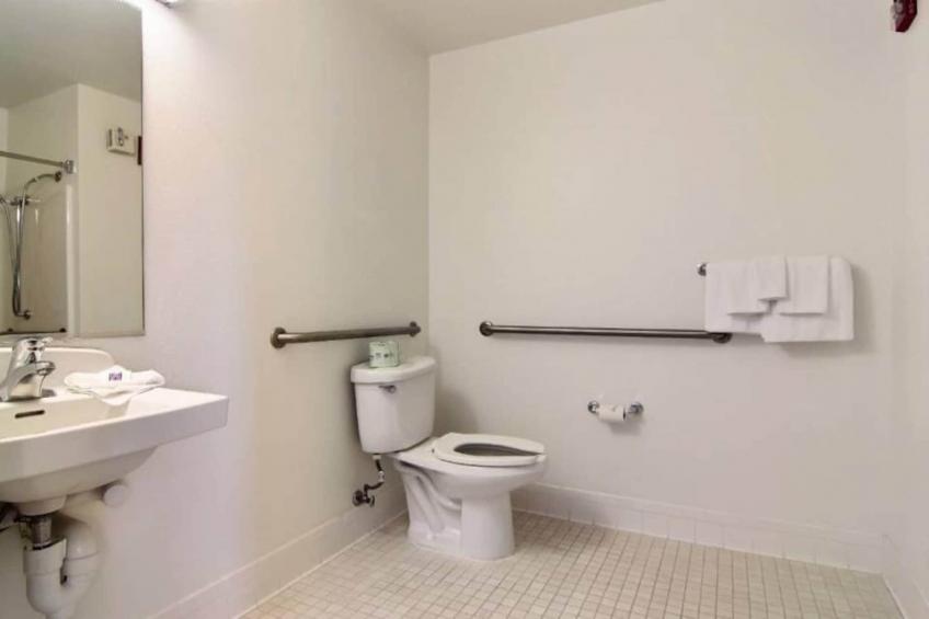1 Queen Bed  ADA/Tub - foto 21