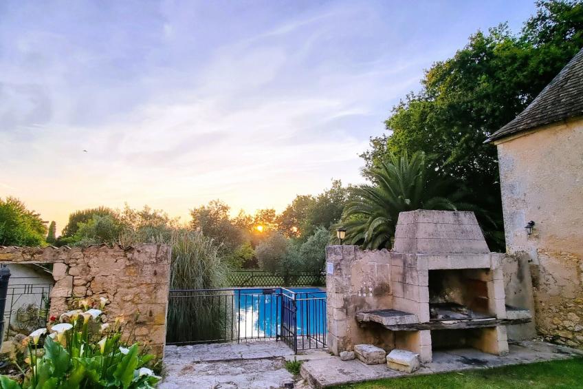 8-Zimmer-Schloss mit Pool und eigenem Park - foto 13