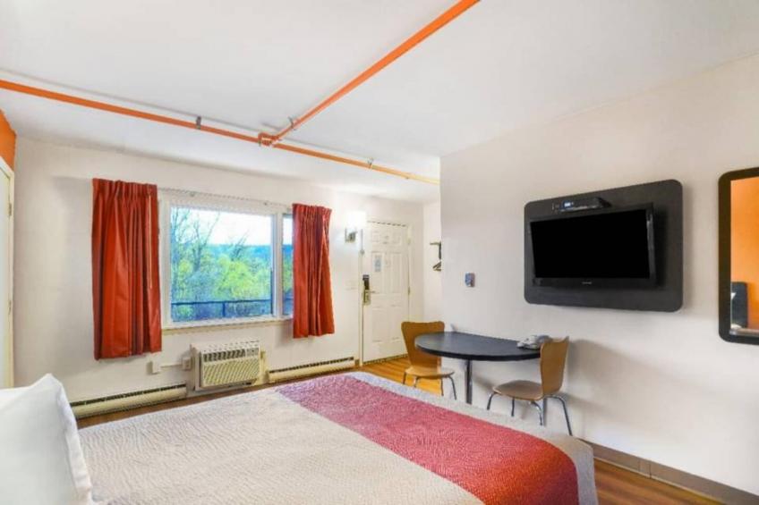 1 King Bed  Smoking Micfridge - foto 15