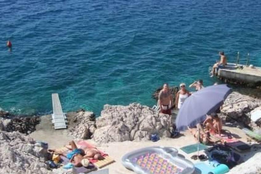 Kleines Steinhaus mit Blick auf das Wasser - foto 38